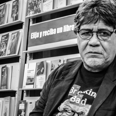 Homenaje y reconocimiento al escritor Luis Sepulveda